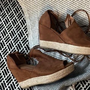 Super cute lace up heels Size 9